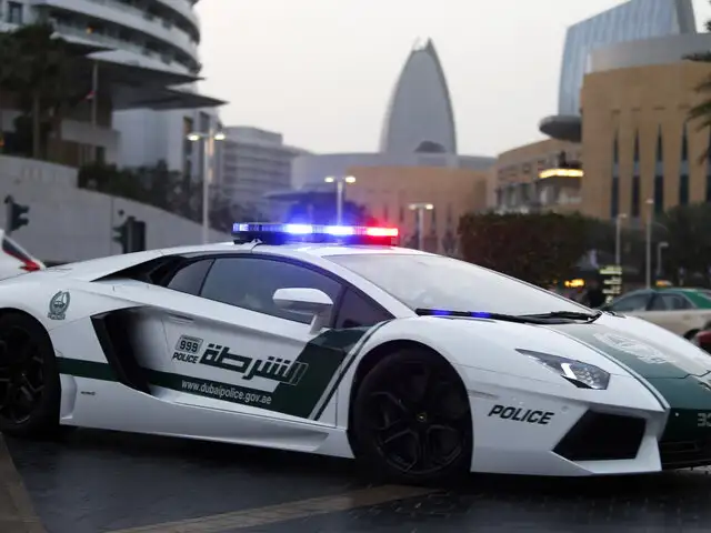 FOTOS : los lujosos autos de la policía de Dubai