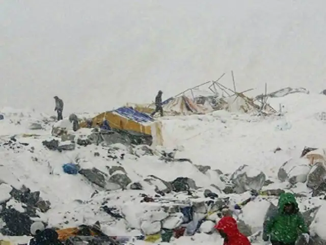 Peruanos están desaparecidos tras avalancha en el Everest