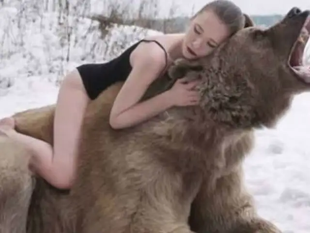 YouTube: modelos rusas se fotografiaron junto a osos salvajes