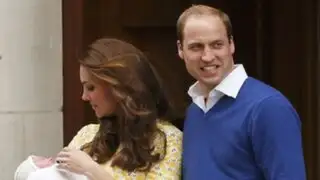 Inglaterra: Duques de Cambridge presentaron a su recién nacida