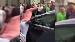 China: mujer destrozó el auto de su marido tras enterarse de infidelidad