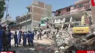 Rescatan a hombre de 100 años a una semana del terremoto en Nepal