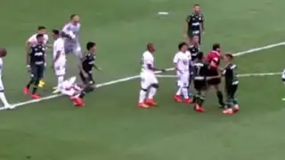 VIDEO: jugador brasileño agrede a árbitro tras ser expulsado