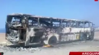 Antimineros queman bus interprovincial durante protestas contra Tía María