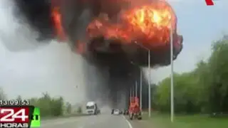 Impactantes imágenes: camión explosiona en una autopista de Rusia