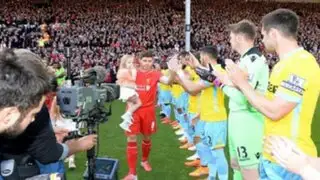 Steven Gerrard recibe emotivo homenaje en su último partido en Anfield