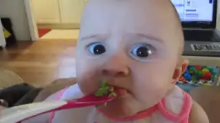YouTube: padres obligan a bebé a comer palta y éste reacciona de esta manera