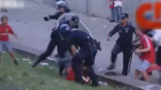 VIDEO:paliza policial a un hincha delante de su hijo conmueve a Portugal