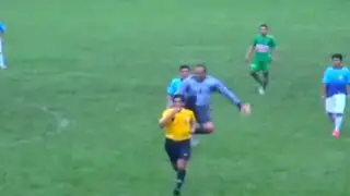Copa Perú: árbitro recibe brutal patada en la espalda