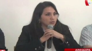 Ana María Solórzano y Yamila Osorio dialogan con antimineros en Arequipa