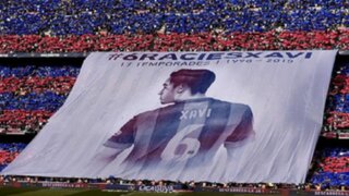 Barcelona: Xavi Hernández fue recibido con espectacular mosaico en el Camp Nou