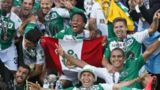 André Carrillo festejó con la bandera peruana el título de la Copa Portugal