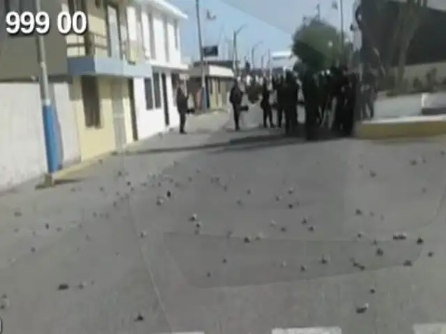 WhatsApp: manifestantes antimineros atacan con piedras comisaría de Islay