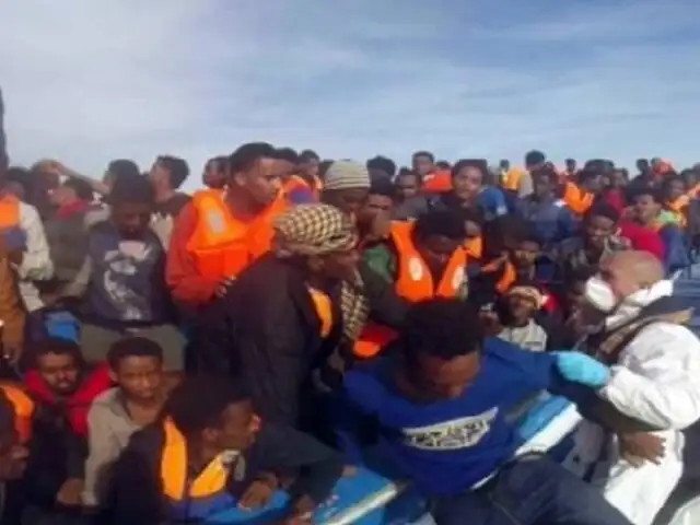 Italia: rescatan a casi 3 mil 700 inmigrantes en el Mediterráneo