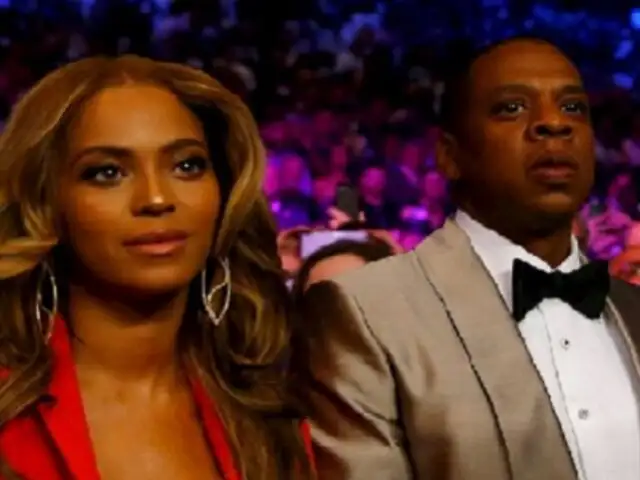 Beyoncé deslumbra con atrevido escote en la ‘Pelea del Siglo’