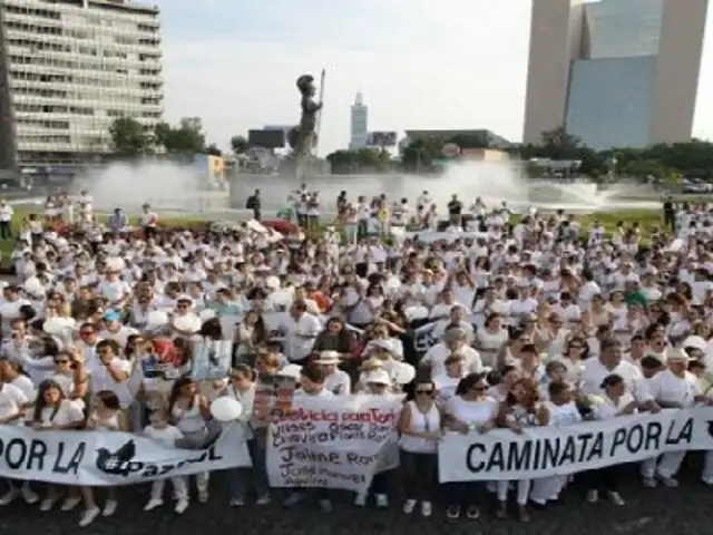 México: cientos de personas marcharon contra la violencia en Jalisco