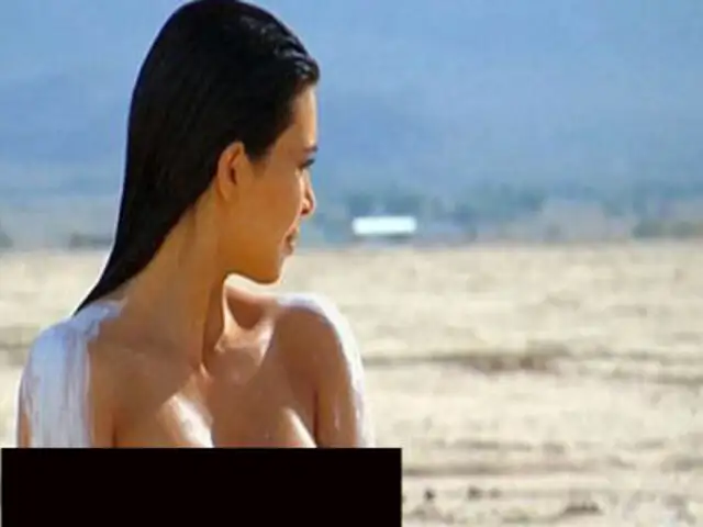 FOTOS: Kim Kardashian remece farándula internacional con desnudo en el desierto