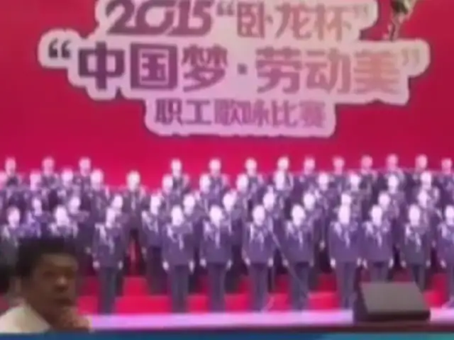 Escenario se desploma: coro se presentaba en un teatro en China