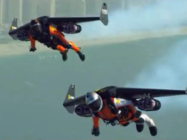 Increíbles imágenes de los “Hombres Jet” sobrevolando el cielo de Dubái