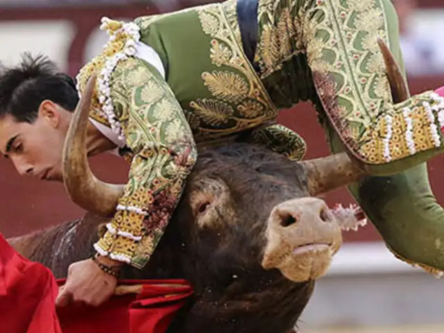 FOTOS: torero español grave tras recibir dos terribles cornadas en el cuello