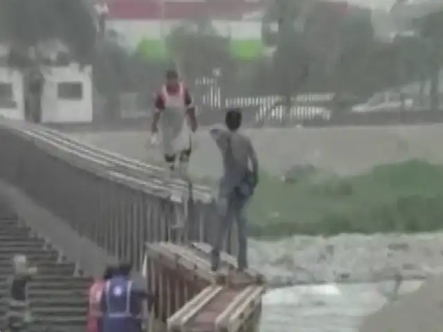 ‘Malabares’ en puente desmontado de Huachipa: vecinos arriesgan sus vidas al cruzar río Rímac