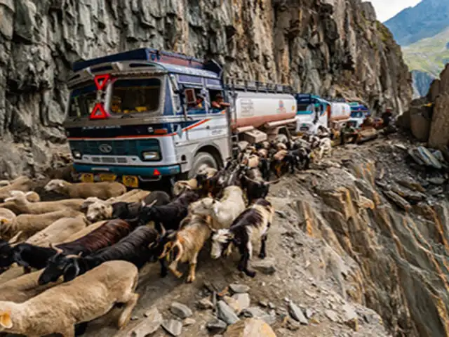 FOTOS : las 8 carreteras más extremas y peligrosas del mundo