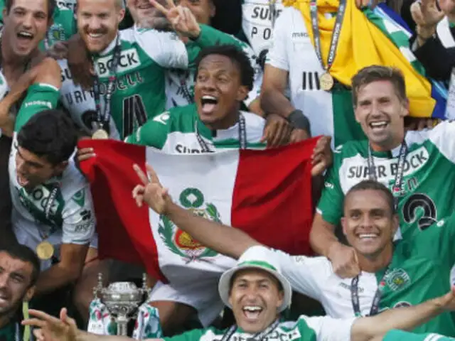 André Carrillo festejó con la bandera peruana el título de la Copa Portugal