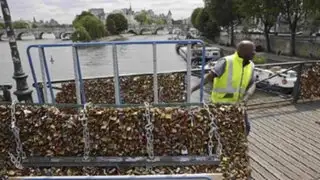Francia: retiran los ‘candados del amor’ de célebre puente de París