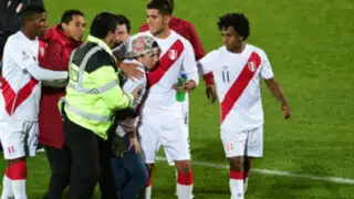 Carlos Zambrano defendió a hincha peruano que ingresó a la cancha