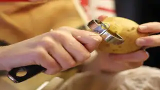VIDEO : el mejor truco para pelar papas en sólo segundos
