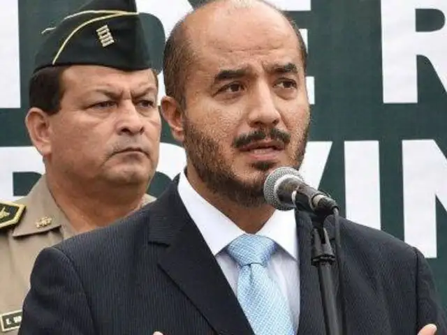 Ministro del Interior declara la guerra a “policías gorditos”