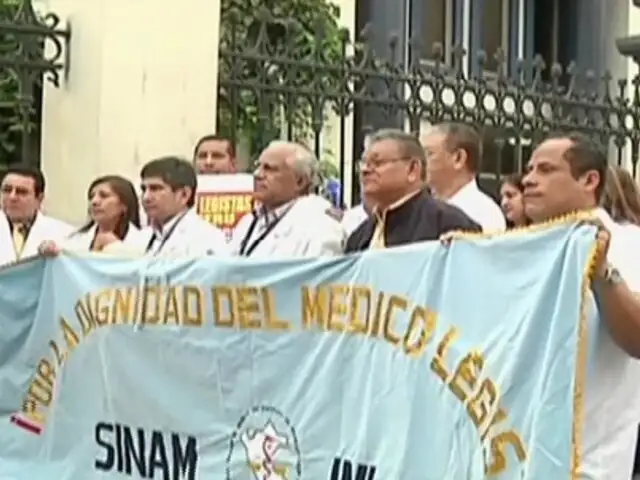 Huelga de médicos forenses afecta a morgues en todo el país