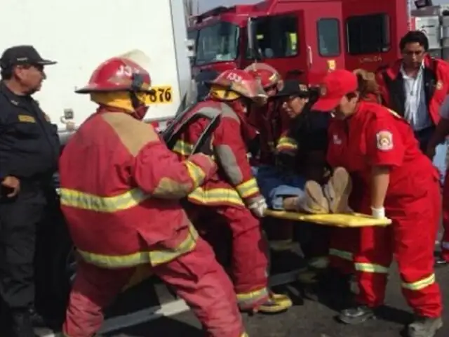 Choque de vehículos deja dos heridos en Miraflores