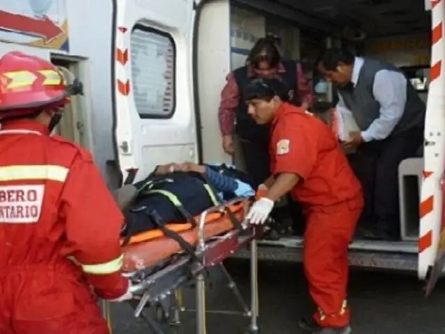 Choque de auto contra vivienda deja un herido en Cercado de Lima