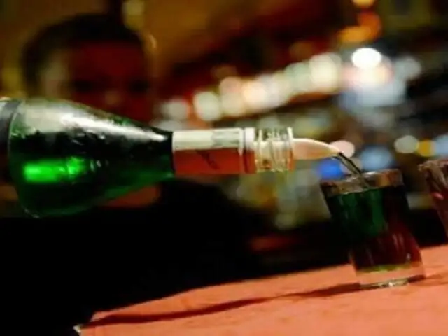 Más de 70 personas mueren en la India por consumir alcohol adulterado