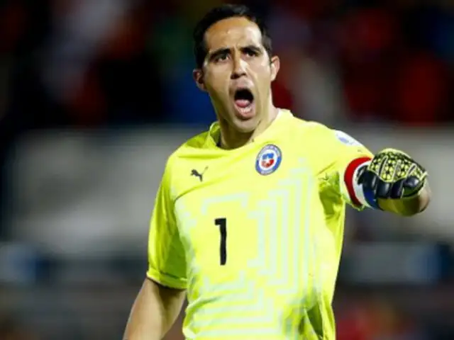 Claudio Bravo felicitó a Perú por su desempeño en la Copa América 2015