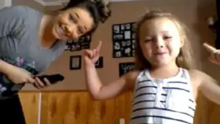Mira la divertida coreografía entre madre e hija que es viral en YouTube