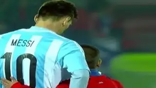 Lionel Messi se sacó un triste ‘selfie’ con niño chileno tras perder la final de la Copa América