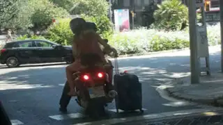 YouTube : ¿Es posible llevar una maleta en una motocicleta?