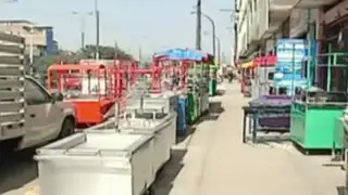 La Victoria: comerciantes venden carritos sangucheros invadiendo veredas