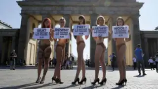 Activistas protestan semidesnudas en todo el mundo contra la ropa de piel de cocodrilo