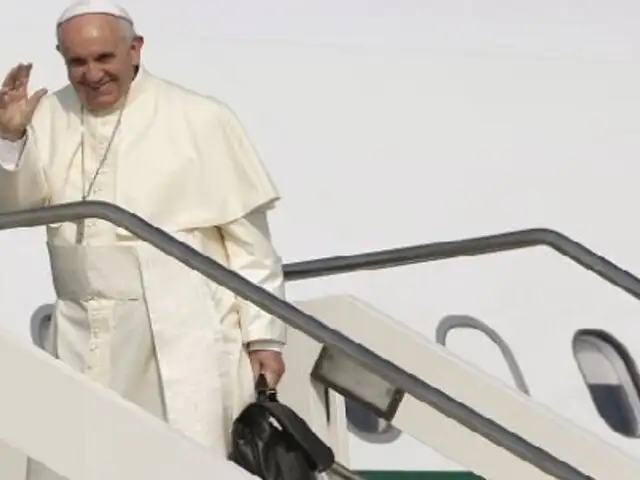 Papa Francisco llegó a Ecuador en el inicio de su gira por Sudamérica