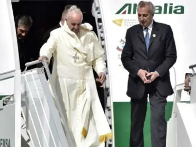 Papa Francisco partió hacia La Habana para visita histórica