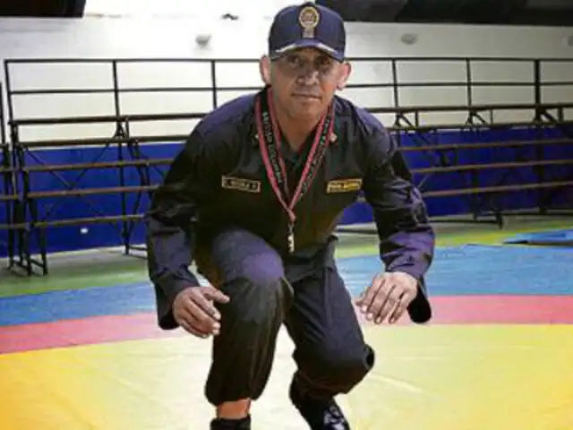 Policía peruano se convirtió en campeón mundial de lucha olímpica