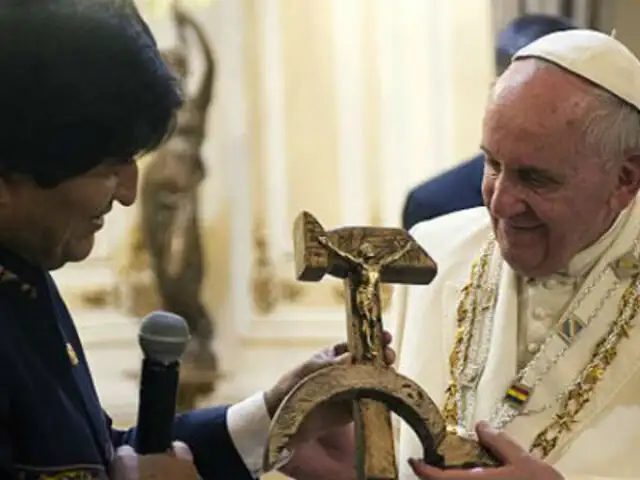 Papa Francisco dijo que el crucifijo que le regaló Evo Morales ‘no fue una ofensa’