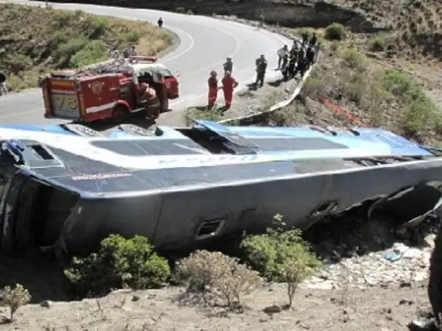 Volcadura de bus interprovincial deja seis muertos y 25 heridos en Arequipa