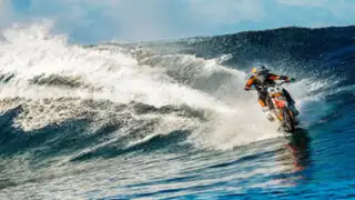 YouTube : ¿Es posible surfear en una moto? Este video te dejará sin palabras