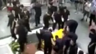 China: Cadáver de mujer fue llevado a escalera eléctrica donde murió