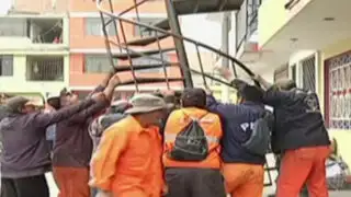 Callao: autoridades retiraron escaleras en la vía pública en Bocanegra