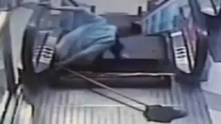 VIDEO: escalera eléctrica arranca pierna a adolescente en México